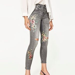 Zara Women's Gray Skinny Jeans with Floral Design